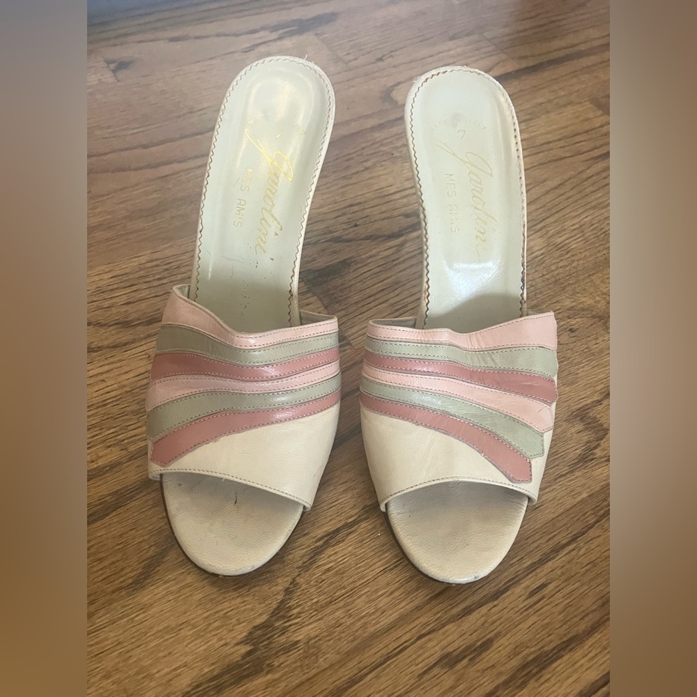 Vintage amazing cream/pastel heel